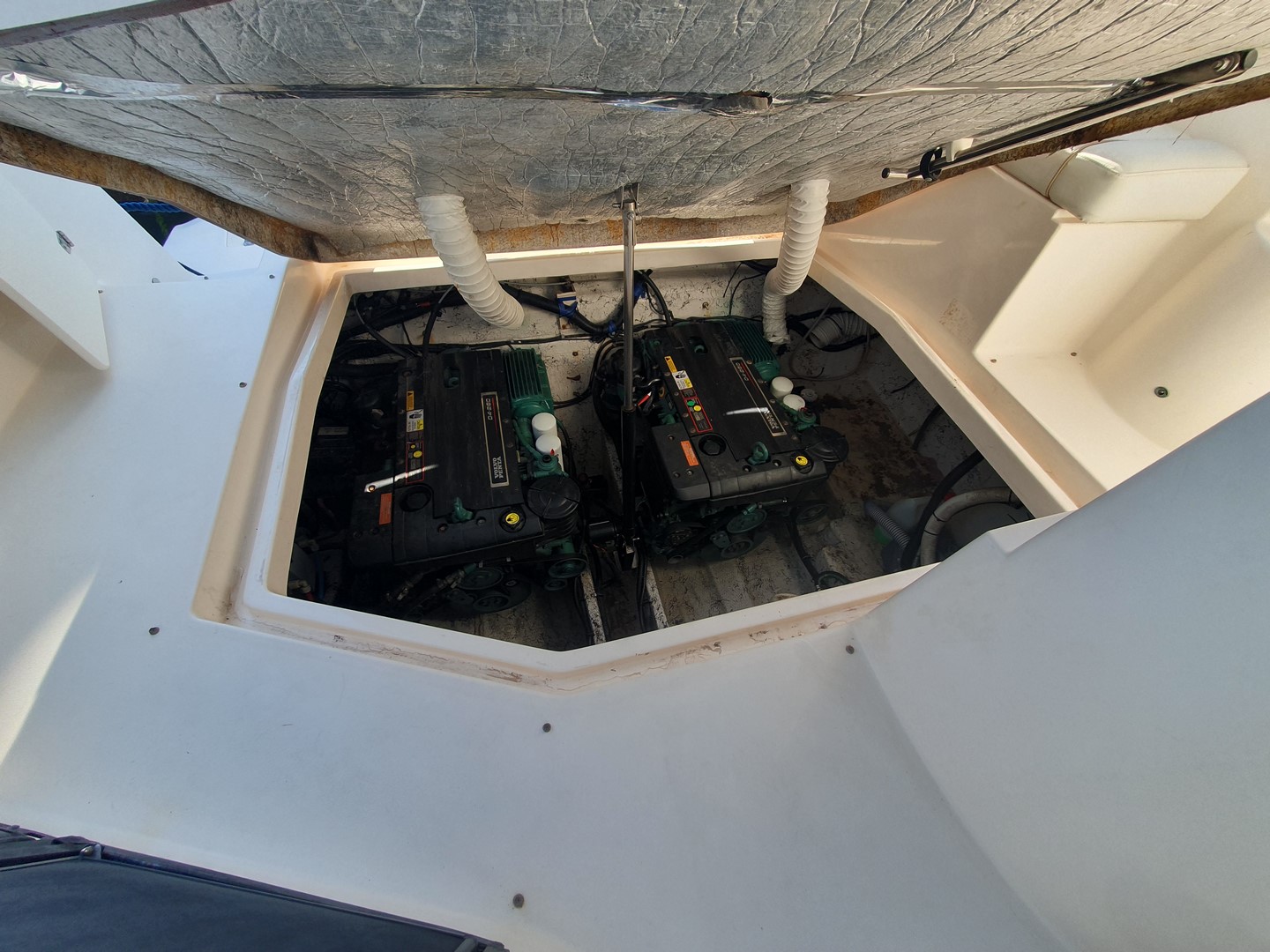 Rinker 360 Express Cruiser