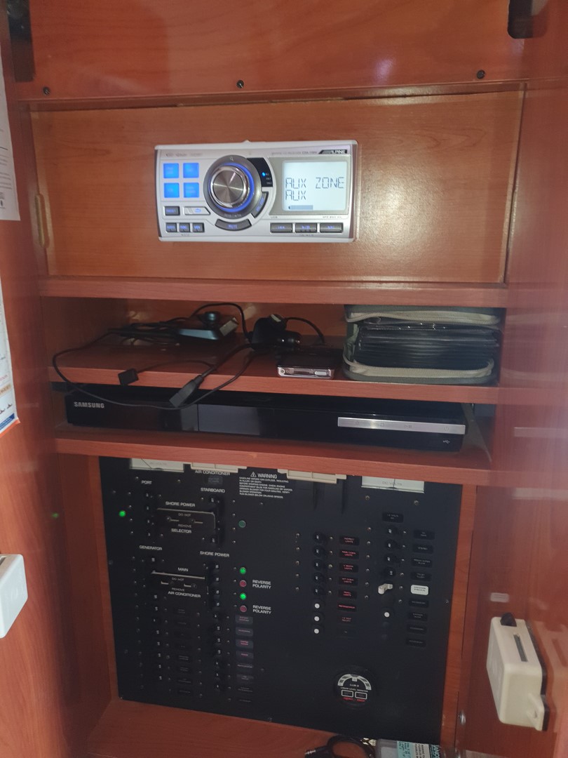 Rinker 360 Express Cruiser