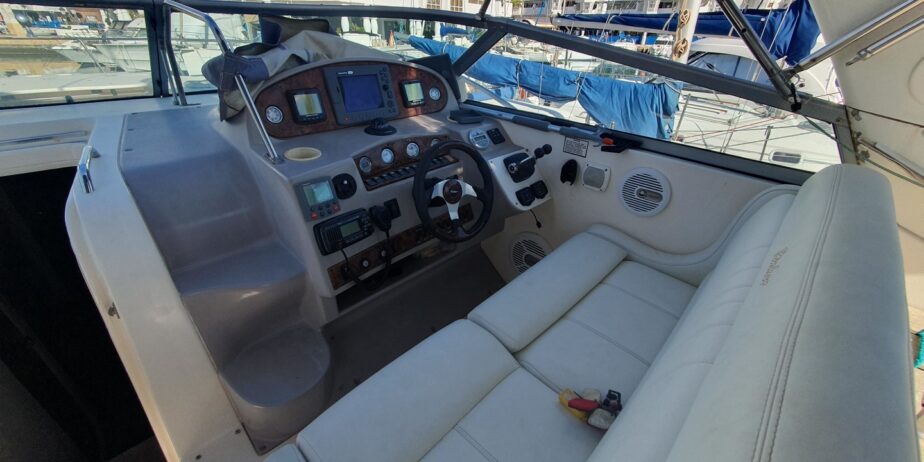 Rinker 360 Express Cruiser