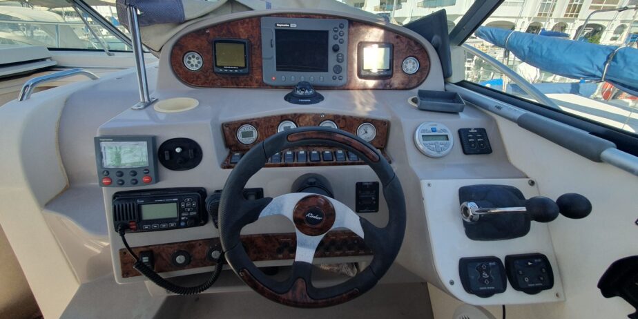 Rinker 360 Express Cruiser