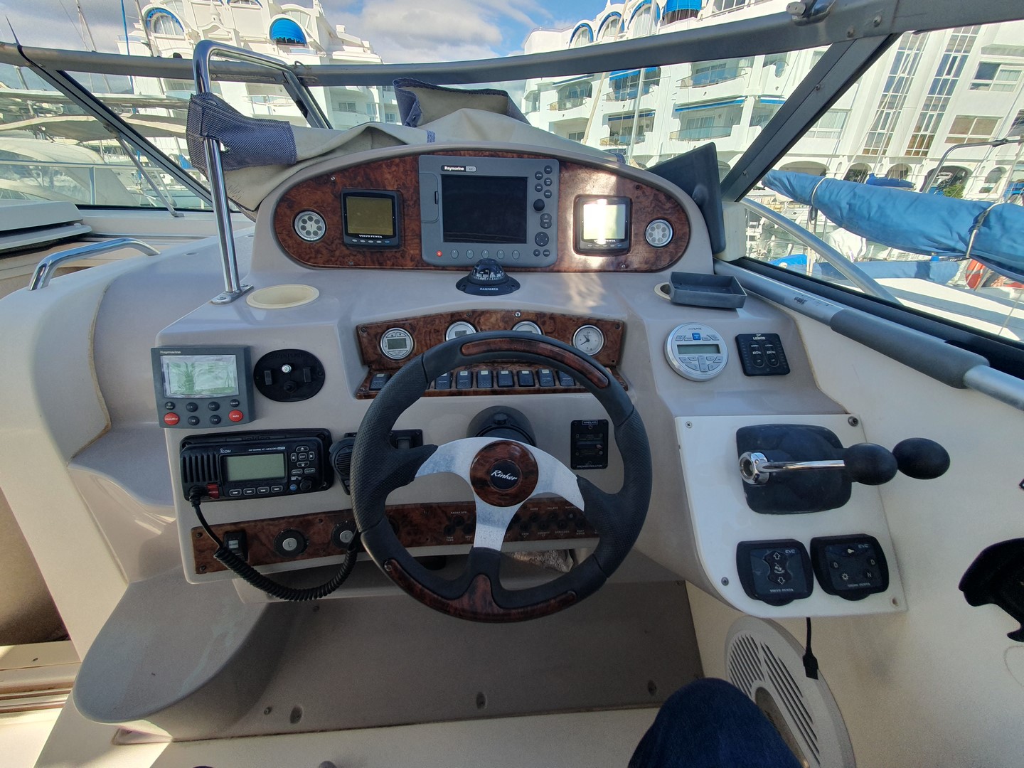 Rinker 360 Express Cruiser